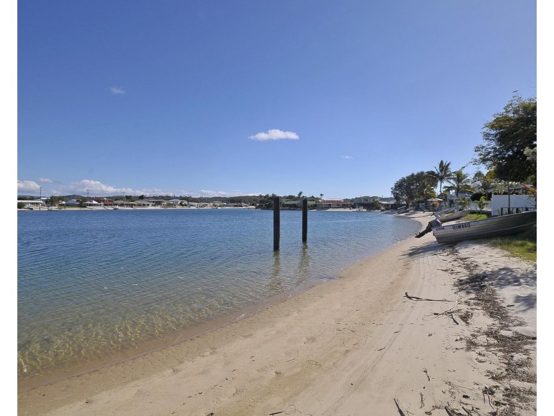 194 Tahiti Avenue, Palm Beach QLD 4221