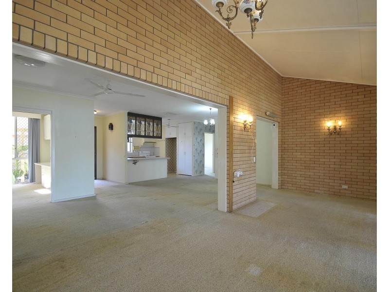 194 Tahiti Avenue, Palm Beach QLD 4221