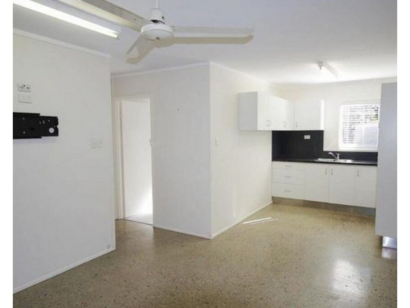2/9 Thirteenth Avenue, Palm Beach QLD 4221