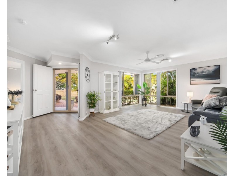 2 Avocado Street, Elanora QLD 4221