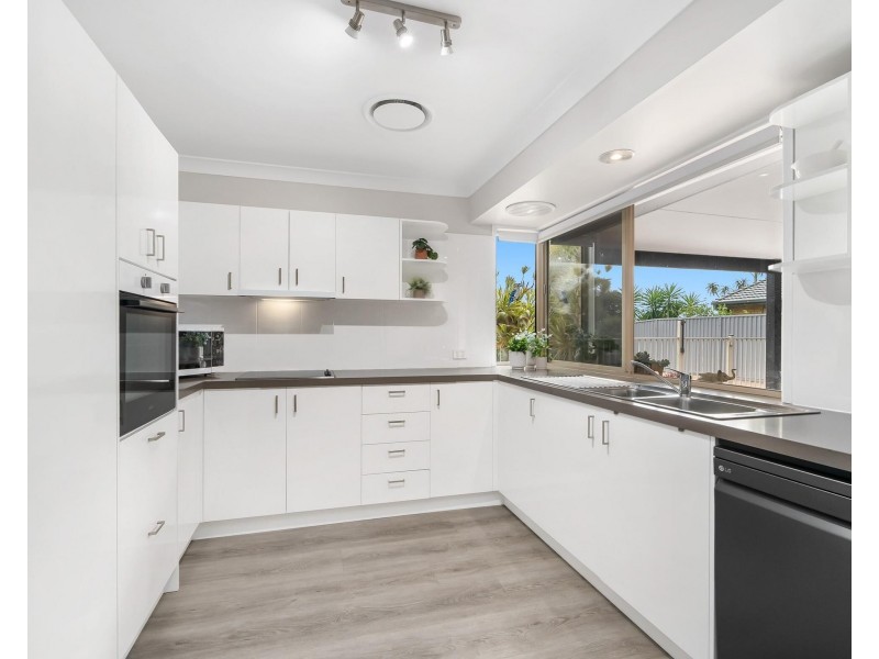 2 Avocado Street, Elanora QLD 4221