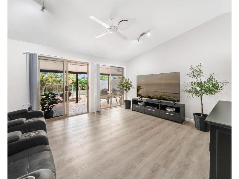 2 Avocado Street, Elanora QLD 4221