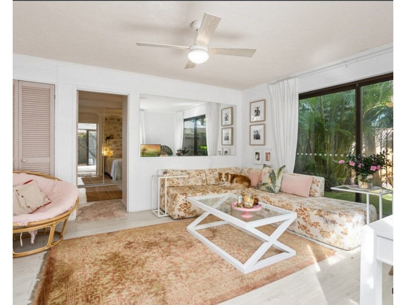 1/18 Murlong Crescent, Palm Beach QLD 4221