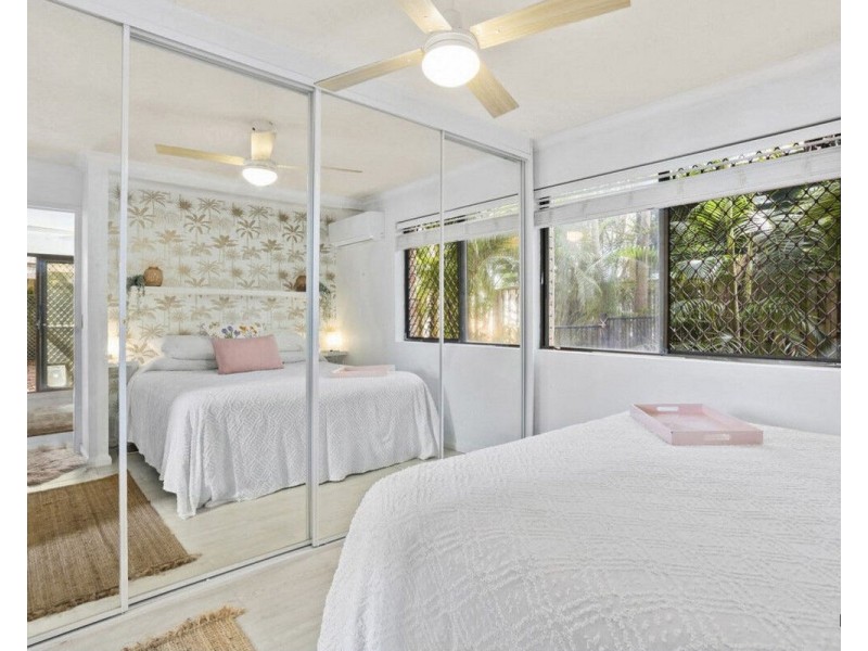1/18 Murlong Crescent, Palm Beach QLD 4221