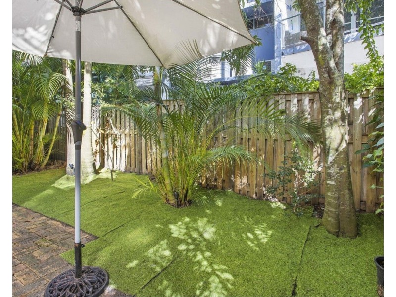 1/18 Murlong Crescent, Palm Beach QLD 4221