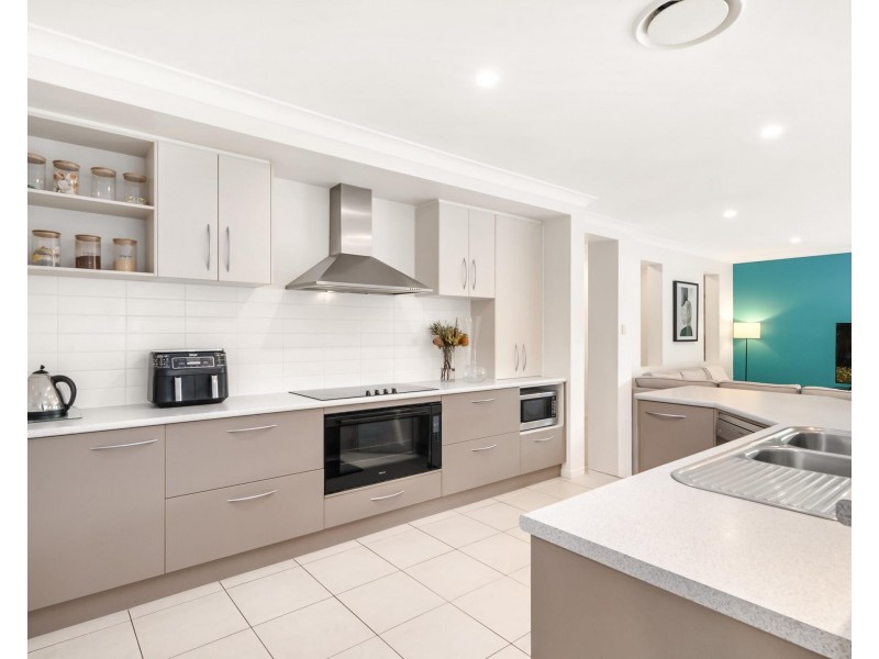 8 Stargate Court, Reedy Creek QLD 4227