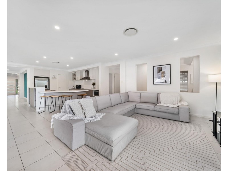 8 Stargate Court, Reedy Creek QLD 4227