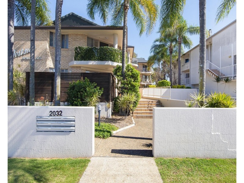 2/2032 Gold Coast Highway, Miami QLD 4220