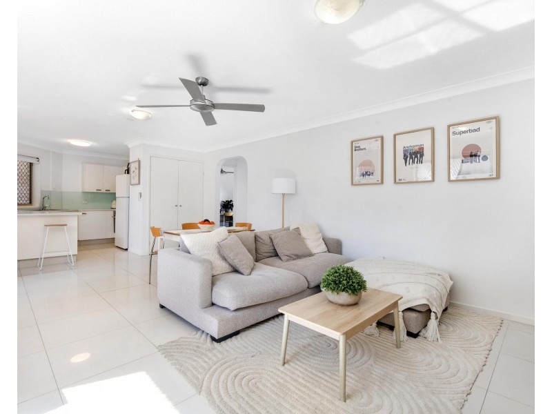 2/2032 Gold Coast Highway, Miami QLD 4220