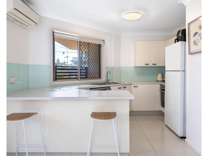 2/2032 Gold Coast Highway, Miami QLD 4220