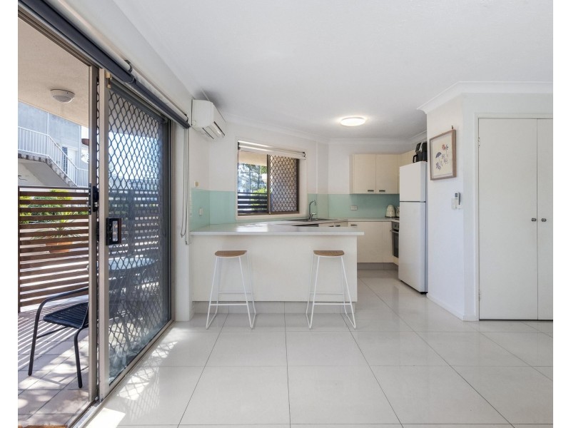 2/2032 Gold Coast Highway, Miami QLD 4220