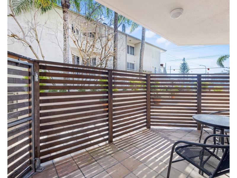 2/2032 Gold Coast Highway, Miami QLD 4220