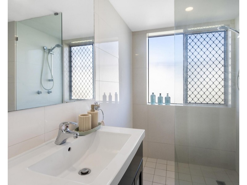 2/2032 Gold Coast Highway, Miami QLD 4220