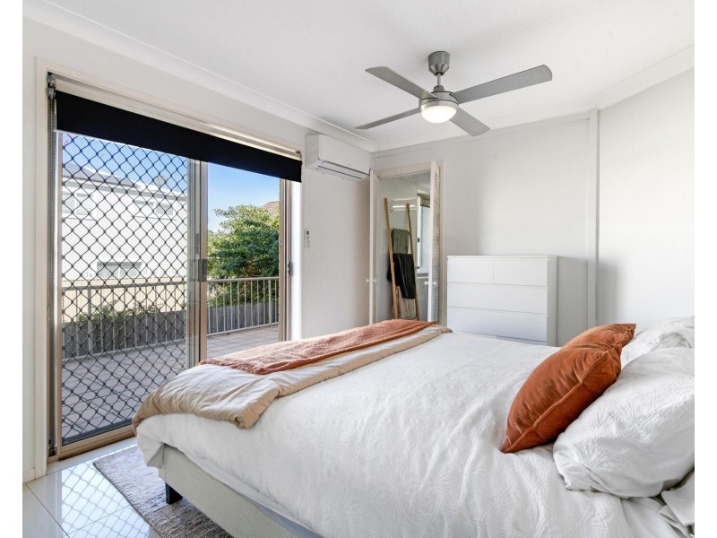 2/2032 Gold Coast Highway, Miami QLD 4220