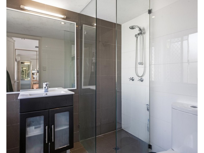 2/2032 Gold Coast Highway, Miami QLD 4220