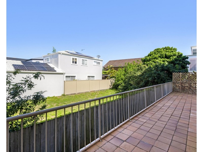 2/2032 Gold Coast Highway, Miami QLD 4220