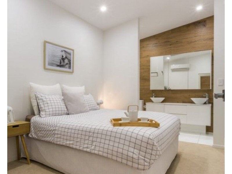 2/27 Burleigh Street, Burleigh Heads QLD 4220