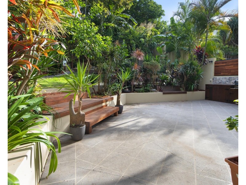 2075/1 Ocean Street, Burleigh Heads QLD 4220