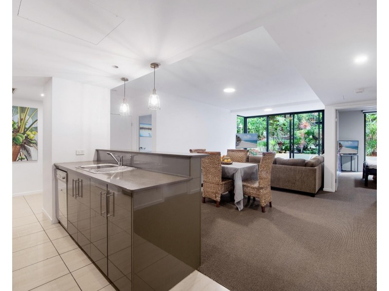 2075/1 Ocean Street, Burleigh Heads QLD 4220