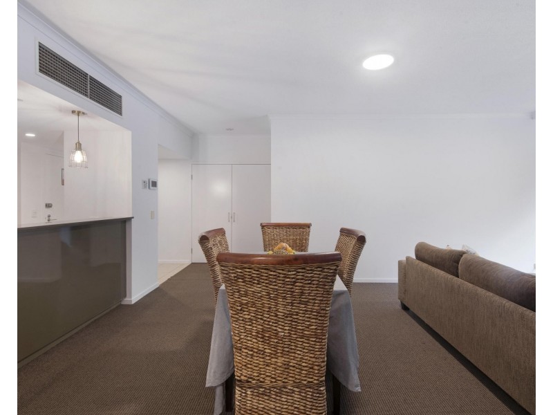 2075/1 Ocean Street, Burleigh Heads QLD 4220