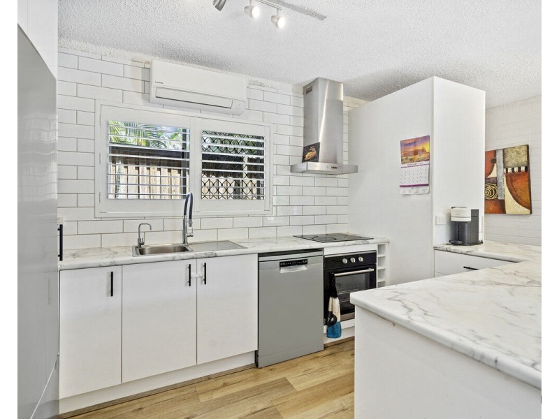 4/1947 Gold Coast Highway, Burleigh Heads QLD 4220