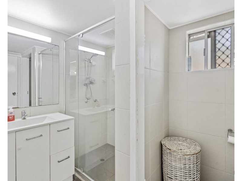 4/1947 Gold Coast Highway, Burleigh Heads QLD 4220