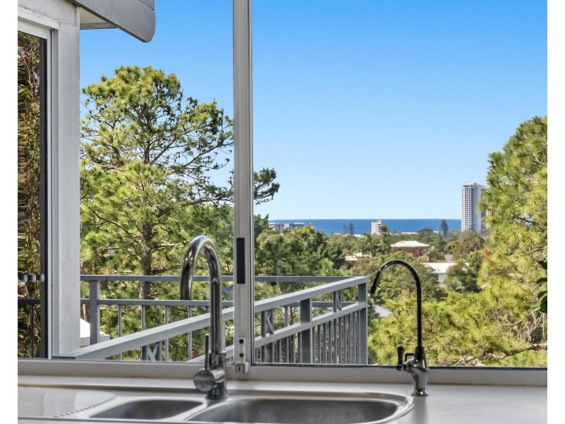 32 Doubleview Drive, Elanora QLD 4221