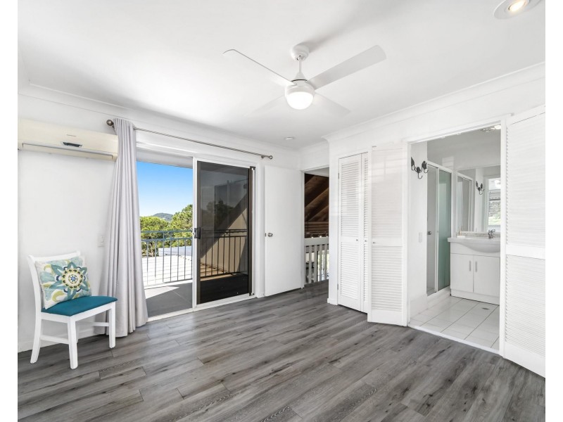 32 Doubleview Drive, Elanora QLD 4221