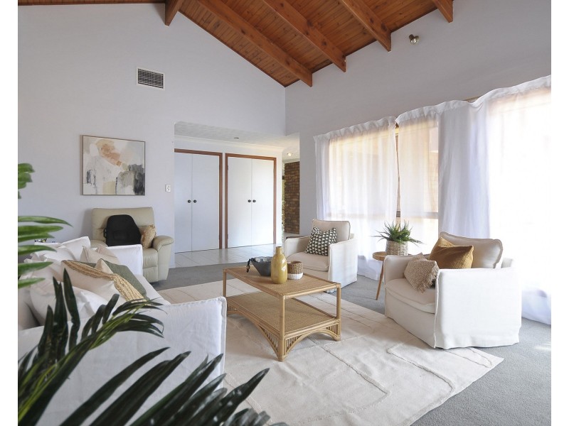 136 K P McGrath Drive, Elanora QLD 4221