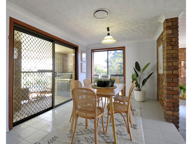 136 K P McGrath Drive, Elanora QLD 4221