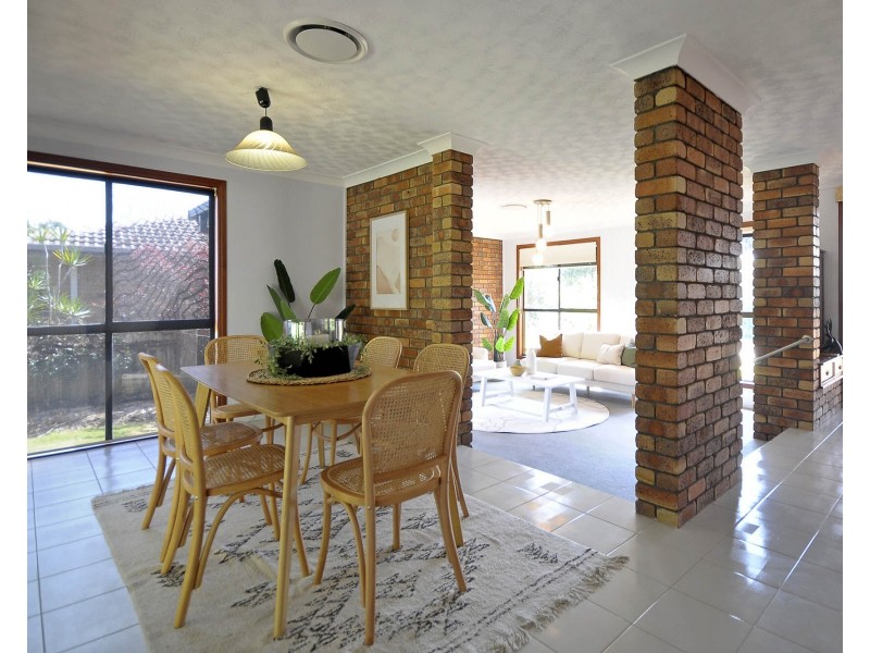 136 K P McGrath Drive, Elanora QLD 4221