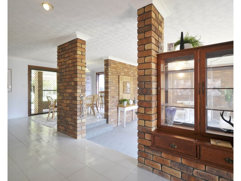 136 K P McGrath Drive, Elanora QLD 4221