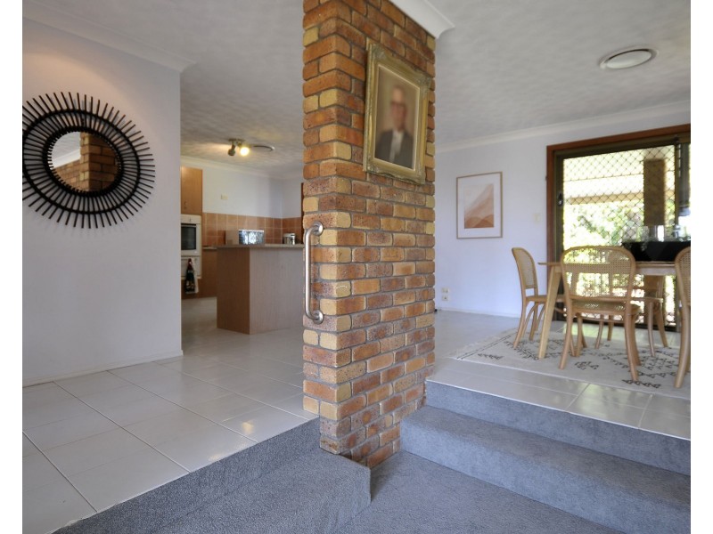 136 K P McGrath Drive, Elanora QLD 4221