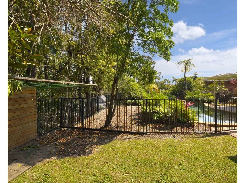 136 K P McGrath Drive, Elanora QLD 4221