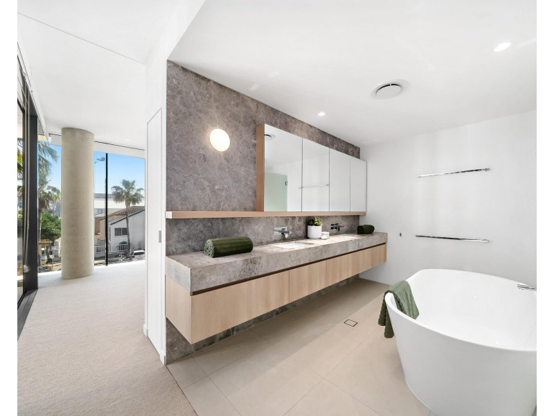 3/77 Jefferson Lane, Palm Beach QLD 4221