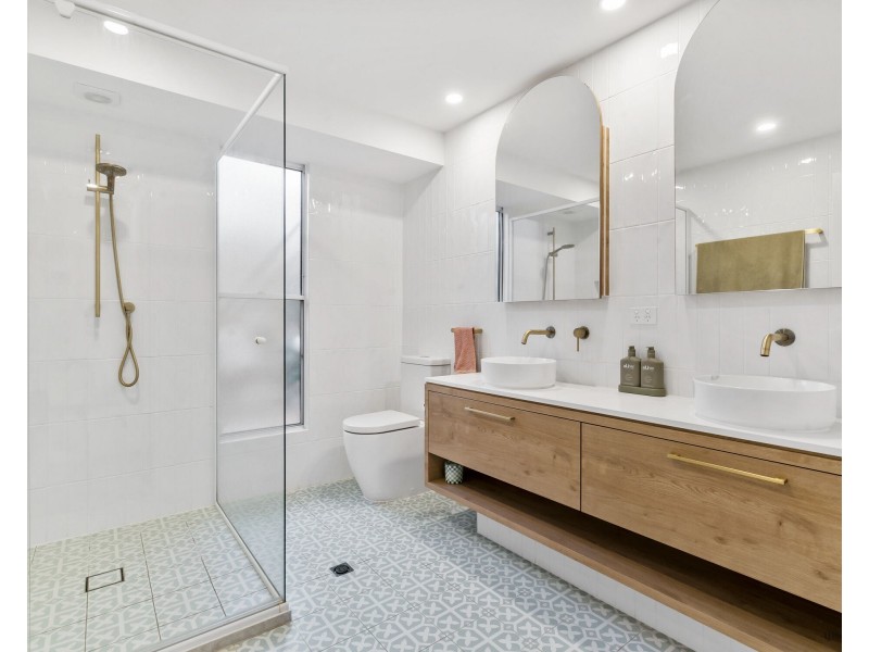 236 Jefferson Lane, Palm Beach QLD 4221