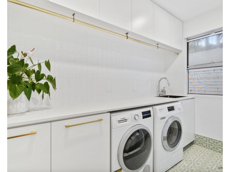 236 Jefferson Lane, Palm Beach QLD 4221