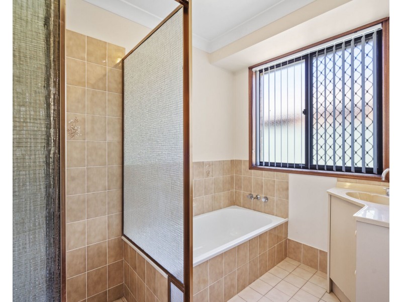 40 Avocado Street, Elanora QLD 4221