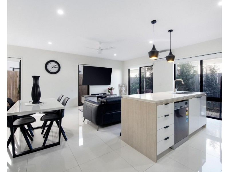 31/7 Angela Way, Pimpama QLD 4209