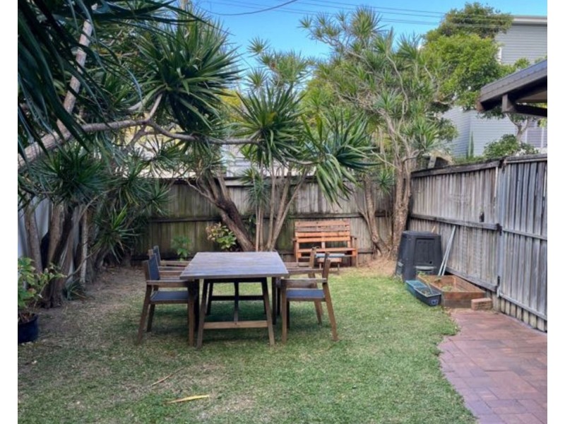 1/34 Jefferson Lane, Palm Beach QLD 4221