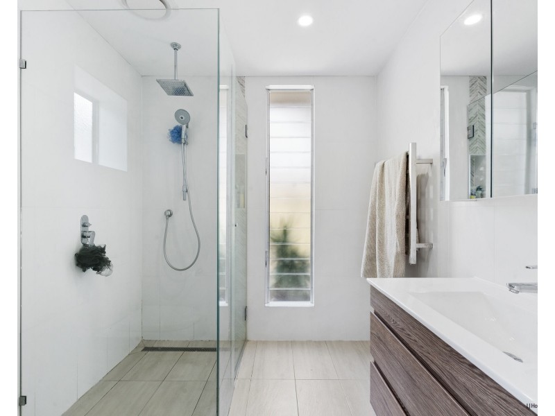 15 Saltash Street, Labrador QLD 4215