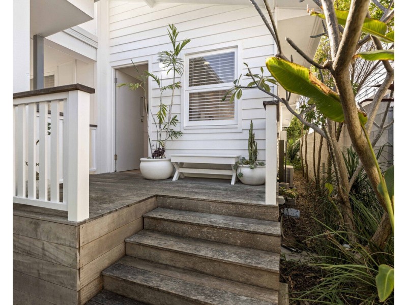 103 Sunshine Parade, Miami QLD 4220