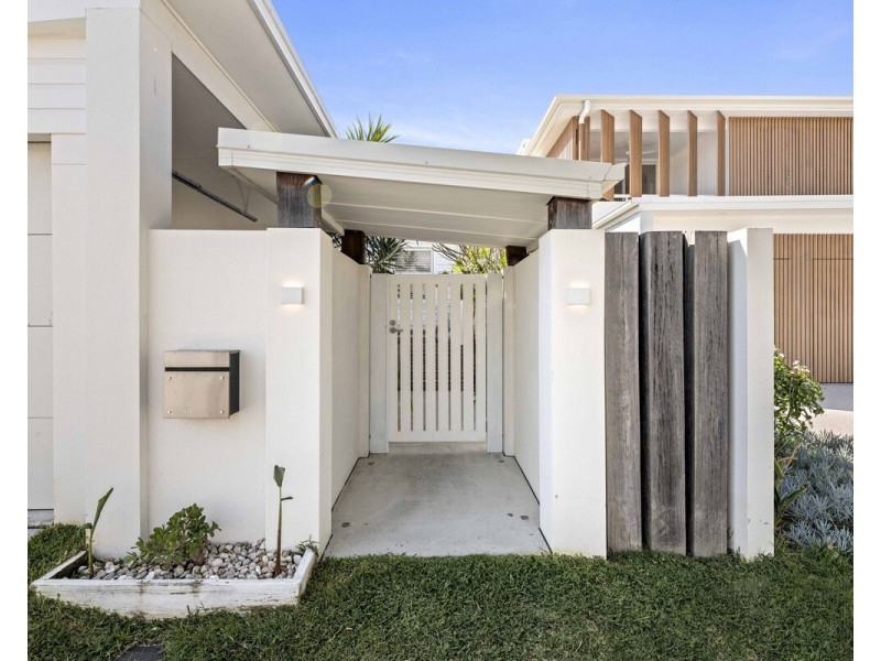 103 Sunshine Parade, Miami QLD 4220