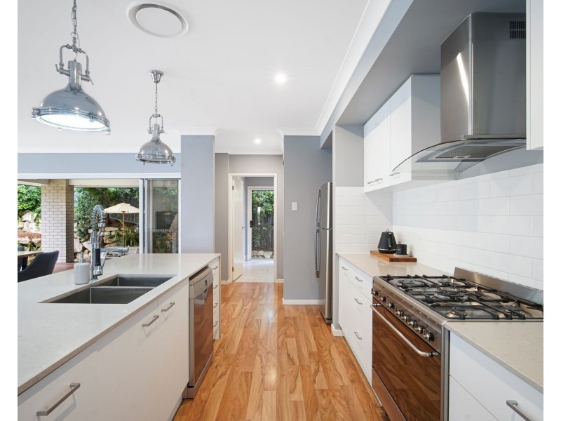 11 Barlee Court, Elanora QLD 4221