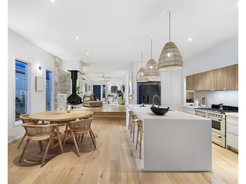 22 Symonds Road, Burleigh Heads QLD 4220