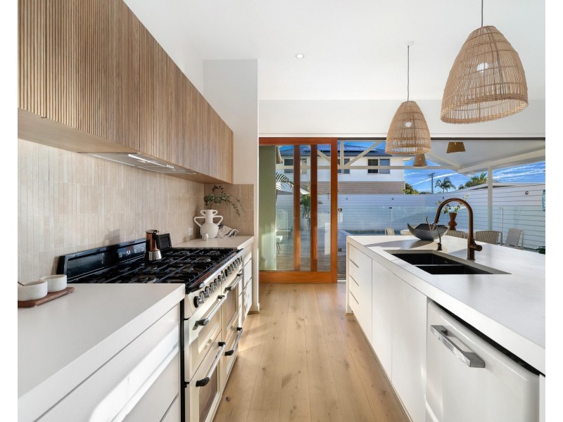 22 Symonds Road, Burleigh Heads QLD 4220