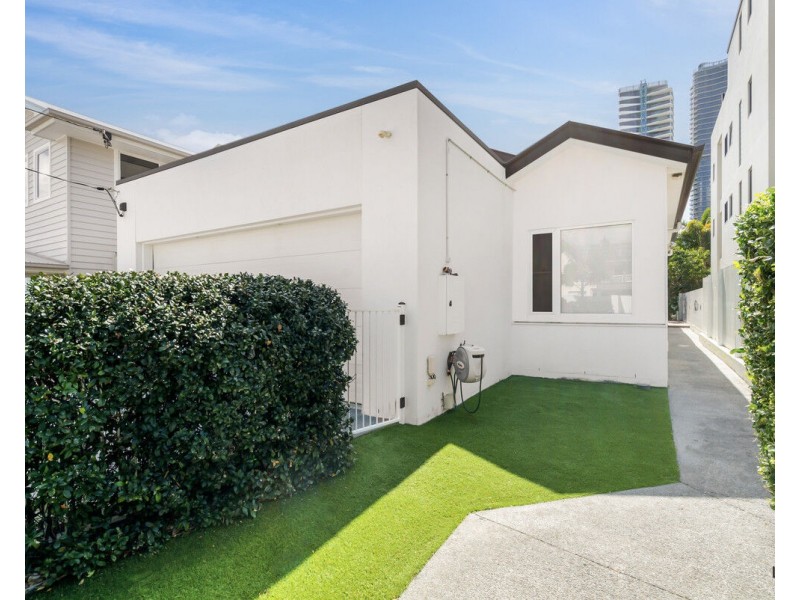 15 Cronulla Avenue, Mermaid Beach QLD 4218