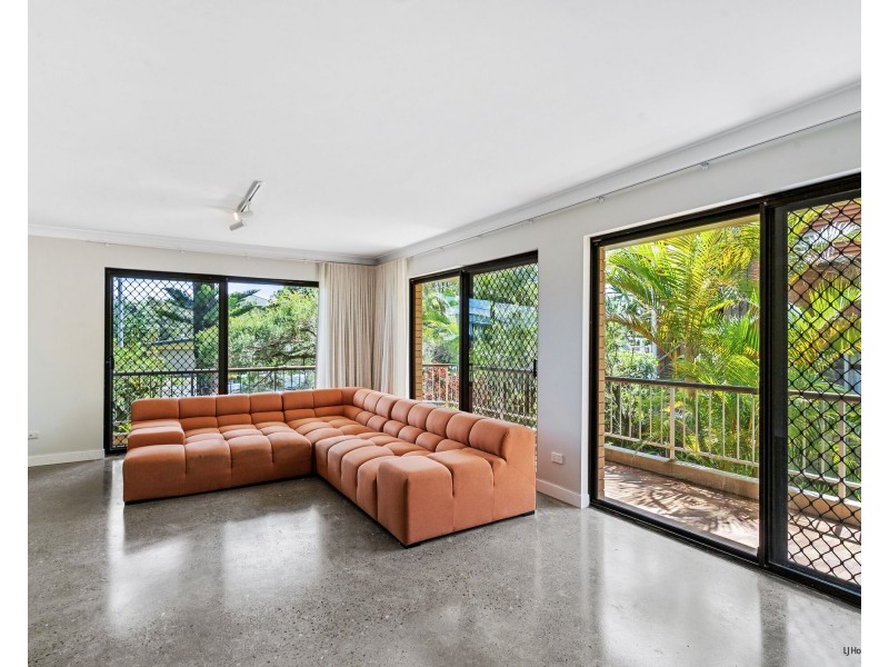 1/6 Twelfth Avenue, Palm Beach QLD 4221