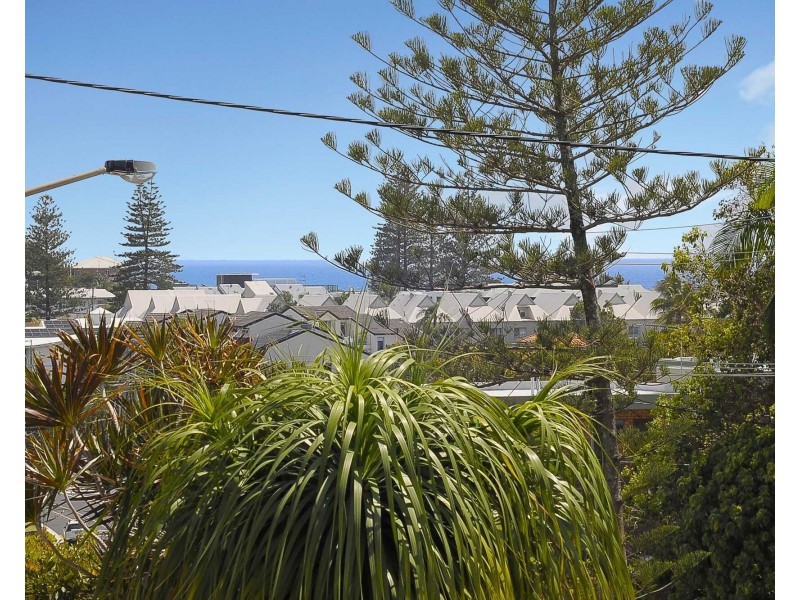 2/8 Teemangum Street, Tugun QLD 4224