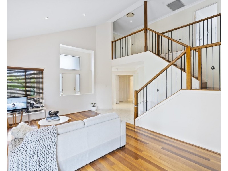 30 Sharscay Close, Burleigh Heads QLD 4220